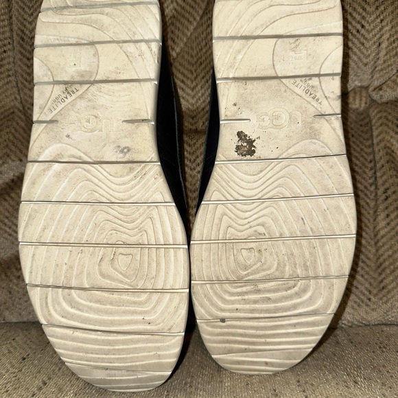 UGG TREADLITE TYE MOCS. Sz 9.5. Navy excellent condition. - Picture 8 of 10